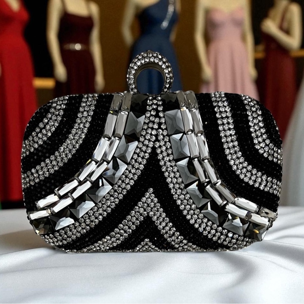 Beautiful rhinestone ring clutch purse.  The purse comes with a strap.